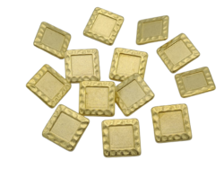 Set 10 nasturi metalici cu piciorus model patrat in culoare auriu mat L.60 (3.8 cm)