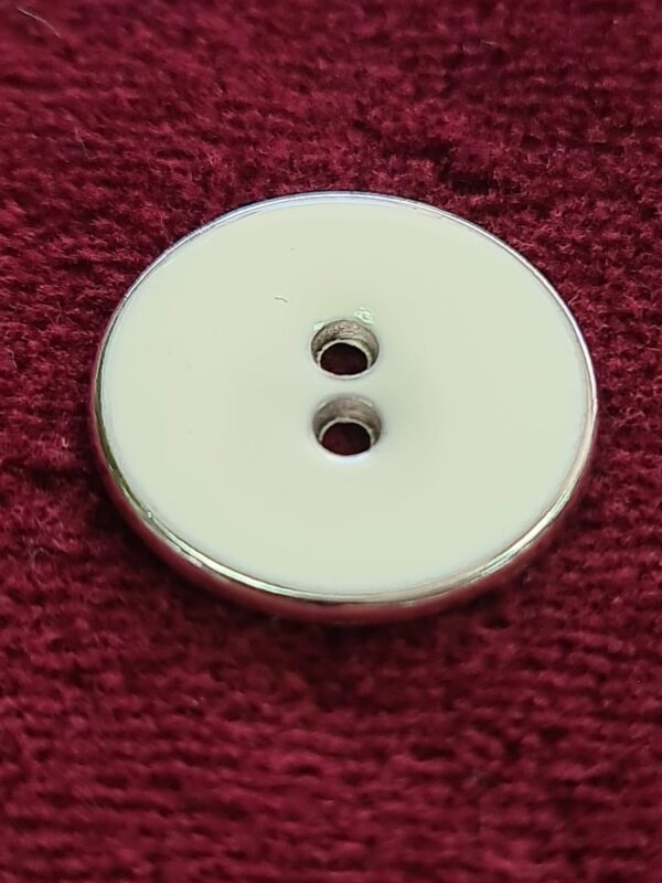 Set 10 nasturi metalici cu baza argintiu lux si interior emailat in culoare alba L.36 (2.2 cm)