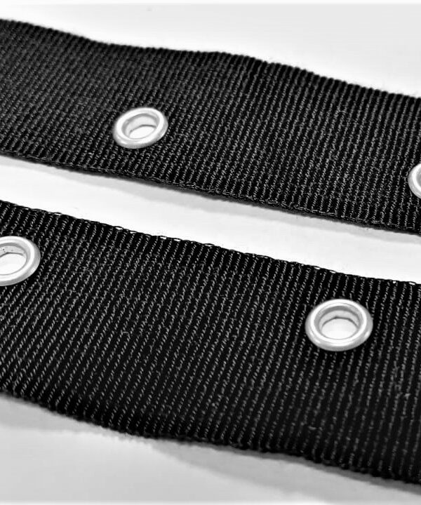 Rola 6 metri banda poliester neagra cu ocheti metalici 2.5cm