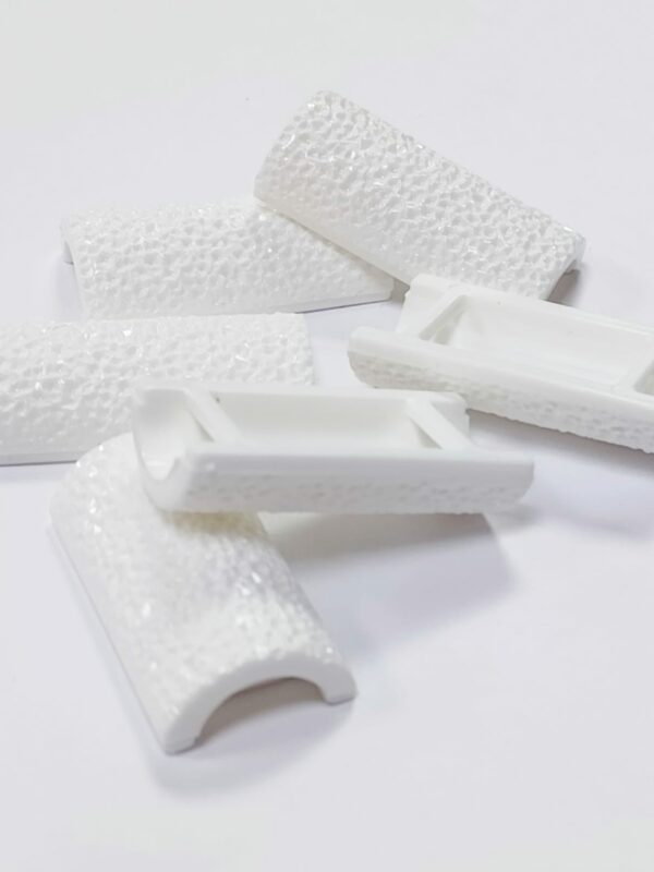 Ornament nylon alb